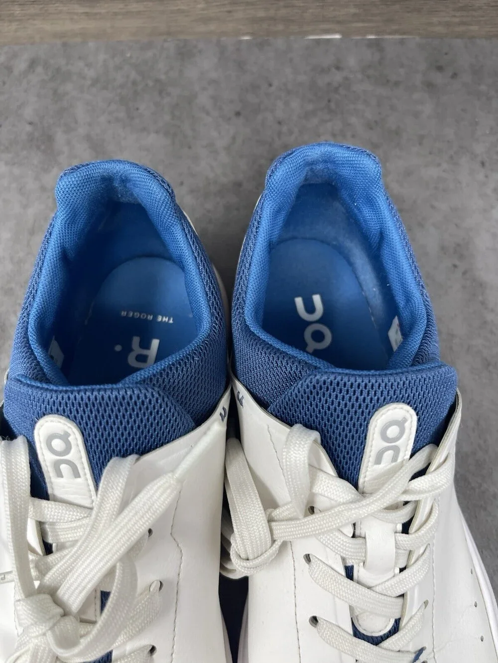 On The Roger Advantage Size 11 Mens White Blue CloudTec Tennis Sneakers